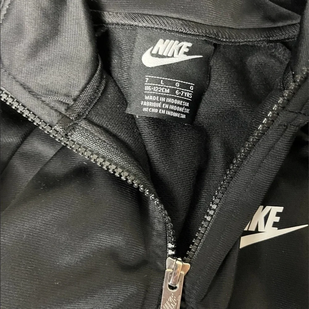 Nike Kids Black Track Suite / Size-7 Large